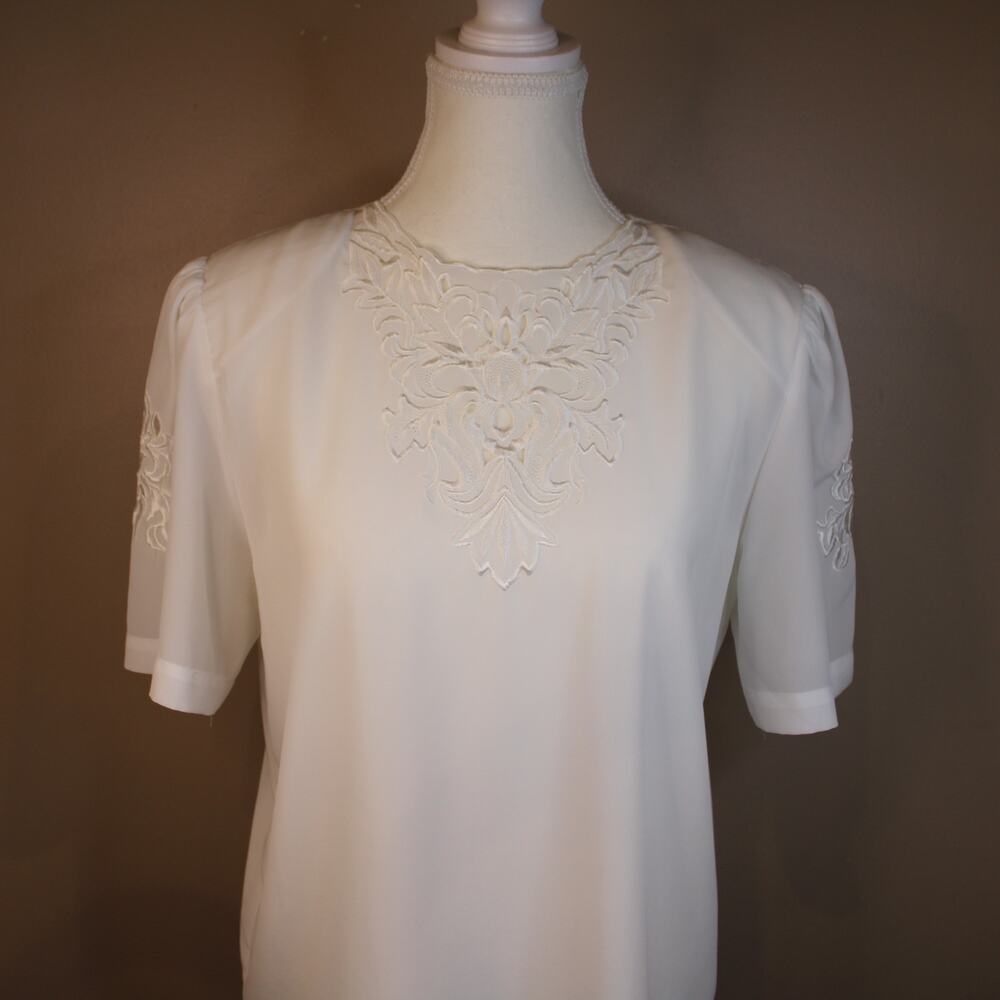 Christie & Jill Petite Embroidered White Short Sleeve Blouse sz 10P